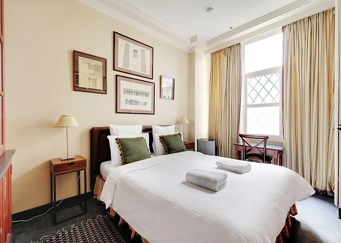 Historic Elegance In The Heart Of The Marais - 6p 2bdr *