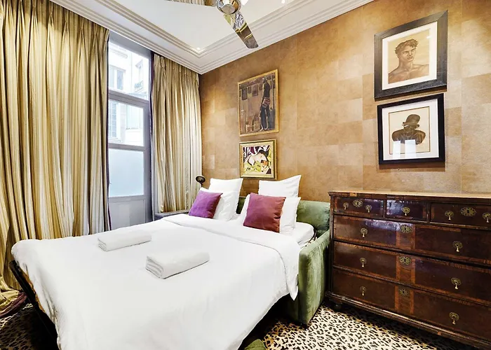 Historic Elegance In The Heart Of The Marais - 6p 2bdr Paris